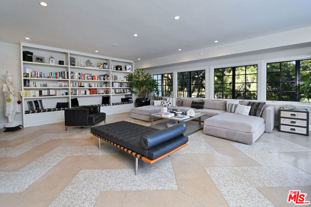 29105 Old Mill Creek, Agoura Hills CA: https://media.crmls.org/mediaz/e2efffaa-dd1b-4ebe-b1e9-69122c59a941.jpg