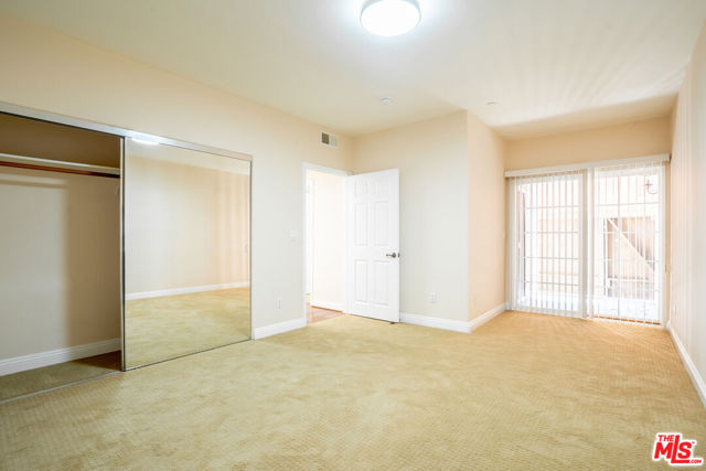 616 S Wilton Place, Los Angeles CA: https://media.crmls.org/mediaz/e2f0420f-414f-48dc-b3af-f0beb44f1a62.jpg
