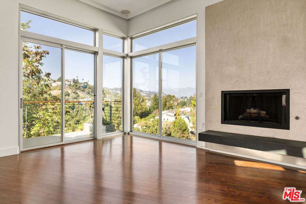 3255 Fernwood Avenue