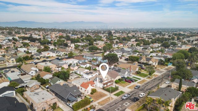 3815 W 60th Street, Los Angeles CA: https://media.crmls.org/mediaz/e2f0f398-897d-4fcb-9912-6f3a5272df03.jpg