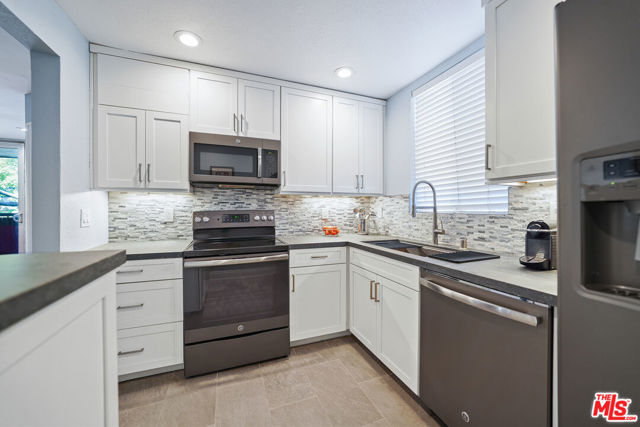 8530 Holloway Drive, West Hollywood CA: https://media.crmls.org/mediaz/e2f14458-d335-422c-a34e-70f088e7b62d.jpg