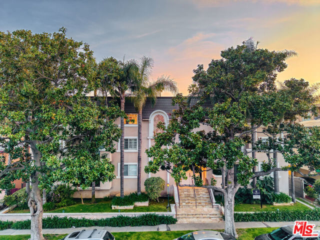 1228 14th Street, Santa Monica CA: https://media.crmls.org/mediaz/e2f14f76-729c-4139-93a6-f6ea68bdbb69.jpg
