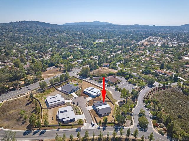 16350 Sage Trails Ct, Poway CA: https://media.crmls.org/mediaz/e2f1c965-ab6a-4485-a138-e61410e4419e.jpg