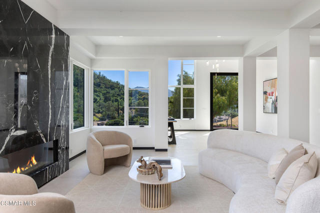 118 Giles Road, Lake Sherwood CA: https://media.crmls.org/mediaz/e2f2d50c-f904-4be8-b56a-b15a116fde10.jpg