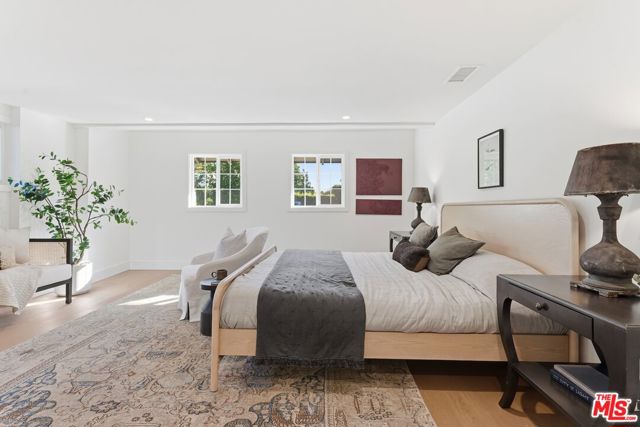 7401 Costello Avenue, Van Nuys CA: https://media.crmls.org/mediaz/e2f30255-34ef-4d4f-a855-5354ae5c9b06.jpg