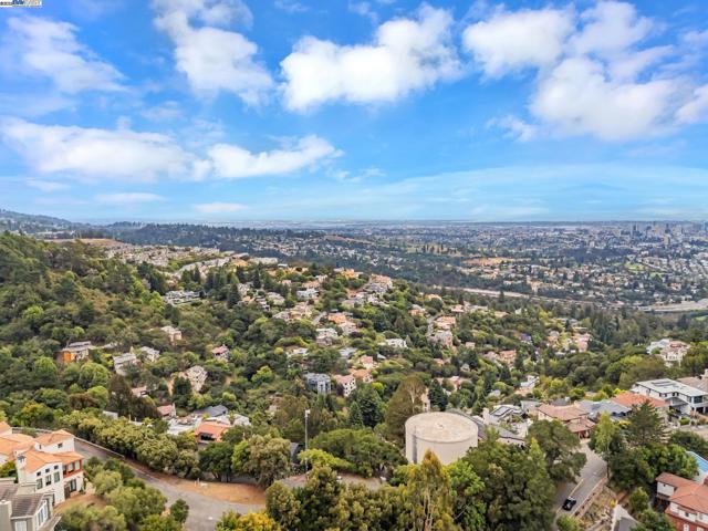 1106 Besito Ave, Berkeley CA: https://media.crmls.org/mediaz/e2f35351-3503-4e66-9095-ca1b910da76d.jpg