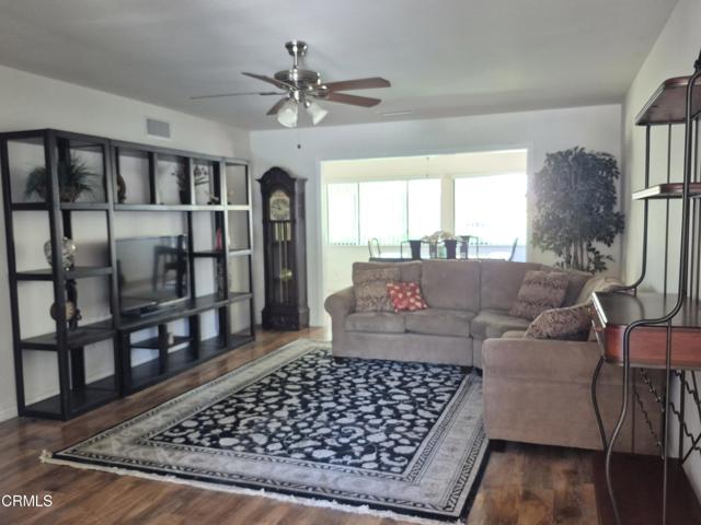 Detail Gallery Image 2 of 45 For 13105 Village 13, Camarillo,  CA 93012 - 2 Beds | 2 Baths