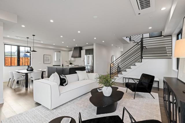 535 Creekside Court, Half Moon Bay CA: https://media.crmls.org/mediaz/e2f3725d-5c07-4447-9912-a3613a80a46e.jpg