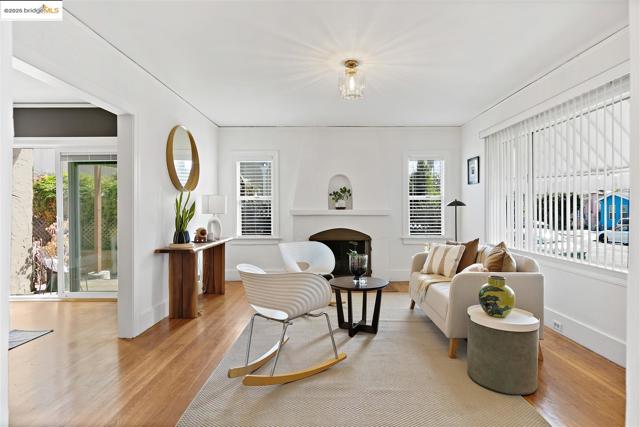 2201 Spaulding Ave, Berkeley CA: https://media.crmls.org/mediaz/e2f3e0c3-eee7-4c3b-b69b-15ad05661a0a.jpg