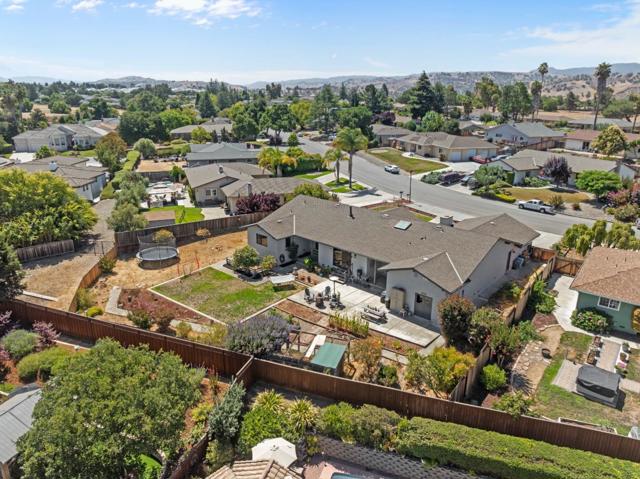 215 Rays Circle, Hollister CA: https://media.crmls.org/mediaz/e2f404df-a9d9-4e24-9b69-8fc4da0b62c0.jpg