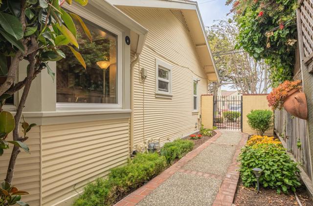 205 Maple Street, Salinas CA: https://media.crmls.org/mediaz/e2f4965e-5bba-4f8f-9128-70d91a315da1.jpg