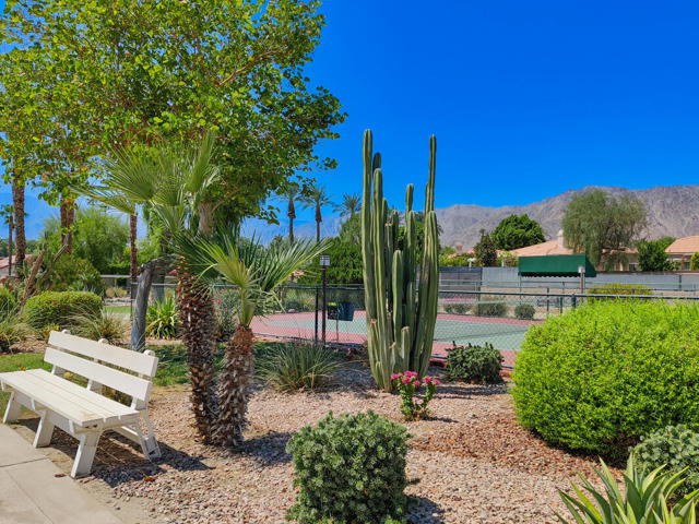 48211 Vista De Nopal, La Quinta CA: https://media.crmls.org/mediaz/e2f49fff-5f67-4358-b7c2-8bc71836527d.jpg