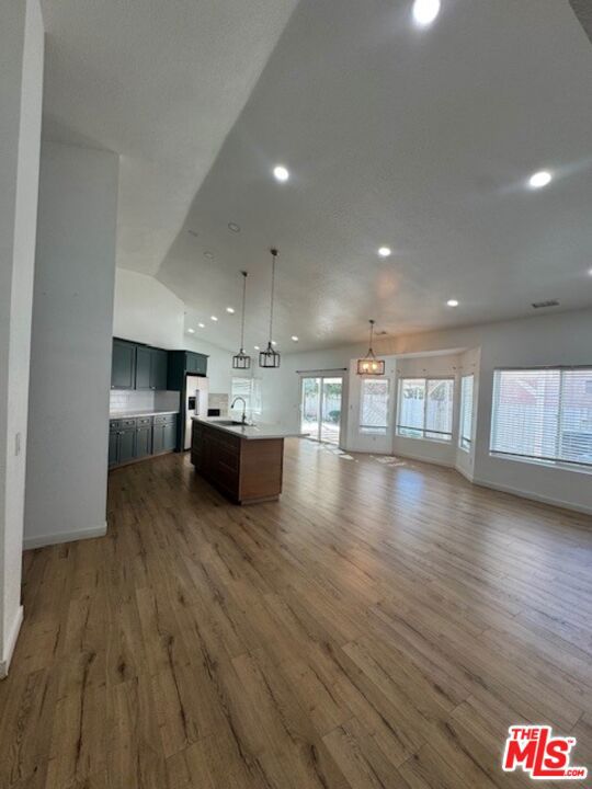 4026 Kona Court, Palmdale CA: https://media.crmls.org/mediaz/e2f4a8e9-ae05-4616-baf7-b5789efde49b.jpg