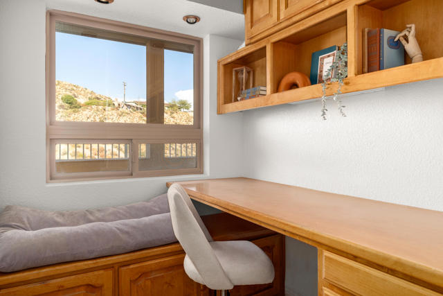 6207 Red Bluff Avenue, Yucca Valley CA: https://media.crmls.org/mediaz/e2f4bd7f-23c5-4a3c-95e2-f5aa01aad510.jpg