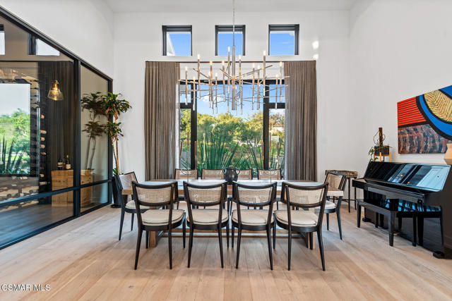 2111 High Knoll Circle, Thousand Oaks CA: https://media.crmls.org/mediaz/e2f542a5-93e2-486e-a4c8-4d69fea7285e.jpg