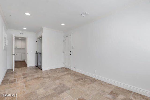 6344 Kerryhill Court, Agoura Hills CA: https://media.crmls.org/mediaz/e2f6a000-ac15-45ec-b1cb-edd9c2c84b6a.jpg