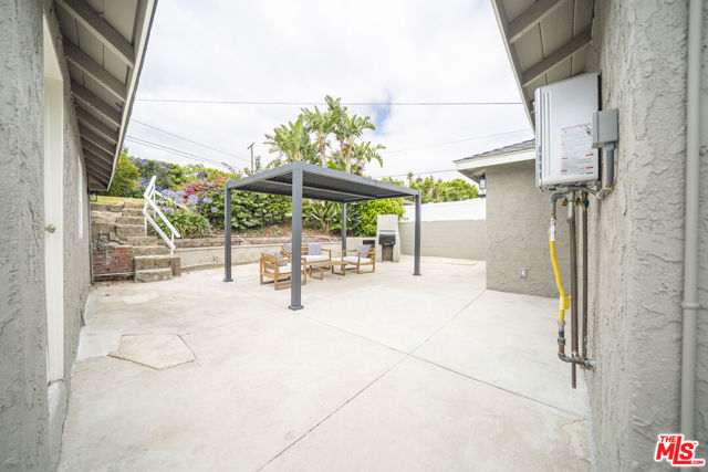 2618 Brian Avenue, Torrance CA: https://media.crmls.org/mediaz/e2f7b68c-f892-4da6-b05d-32bf45ab7e77.jpg