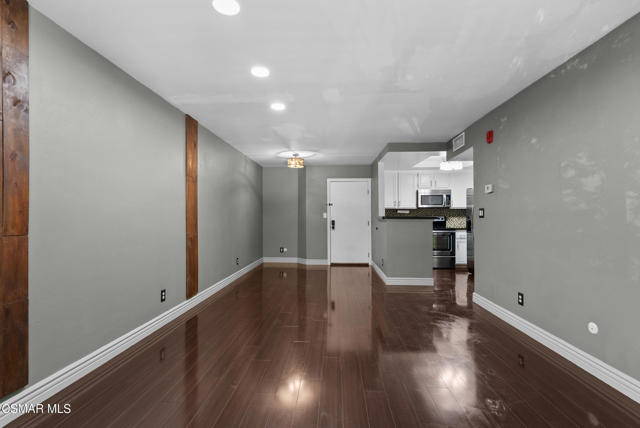 22100 Burbank Boulevard, Woodland Hills CA: https://media.crmls.org/mediaz/e2f7c3f4-293b-4960-a8f2-11d51309e52e.jpg