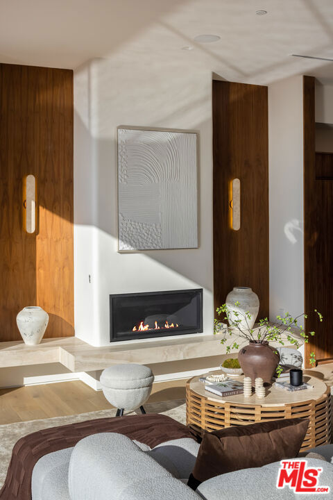 1525 Marlay Drive, Los Angeles CA: https://media.crmls.org/mediaz/e2f7e4b5-dae6-4eb4-a8cb-d9be4da660f5.jpg