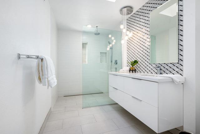 3295 Tiger Tail Lane, Palm Springs CA: https://media.crmls.org/mediaz/e2f87c91-c4da-49b2-b2a6-0e3ad73a0113.jpg