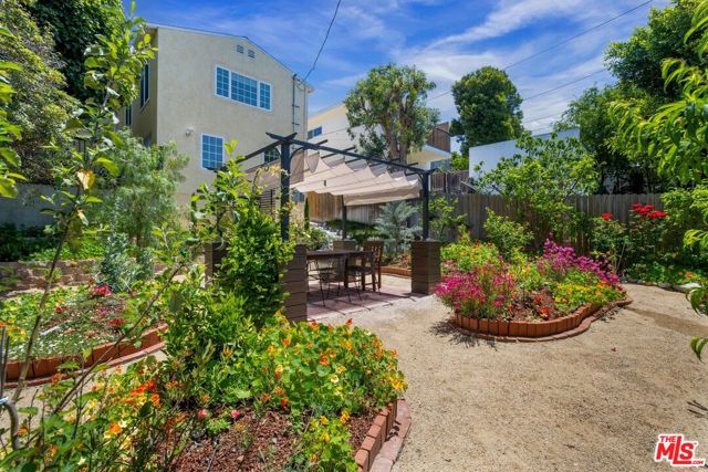 2249 Linnington Avenue, Los Angeles CA: https://media.crmls.org/mediaz/e2f87e3d-ce87-49f3-85f1-ab8c395d5d28.jpg