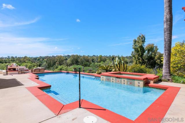 528 Flores de Oro, Rancho Santa Fe CA: https://media.crmls.org/mediaz/e2f8f850-f944-4659-8451-674db5352a9c.jpg