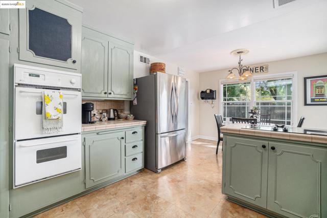 210 Delta Ave, Brentwood CA: https://media.crmls.org/mediaz/e2f9d9ce-fe7d-4cba-a76c-678edfed0c85.jpg