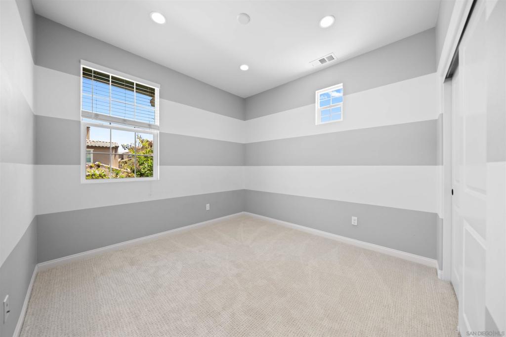 MLS #250027413SD img 28