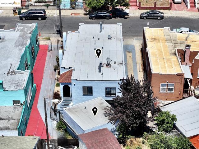 2775 E 21St St, Oakland CA: https://media.crmls.org/mediaz/e2faa569-f17b-4fb4-9ec0-89cb602d65a1.jpg