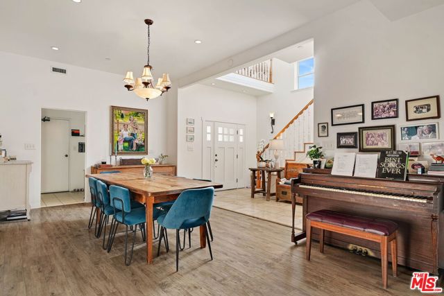4224 Madison Avenue, Culver City CA: https://media.crmls.org/mediaz/e2fb25b4-8b51-4376-bb5c-198332b2c0f3.jpg