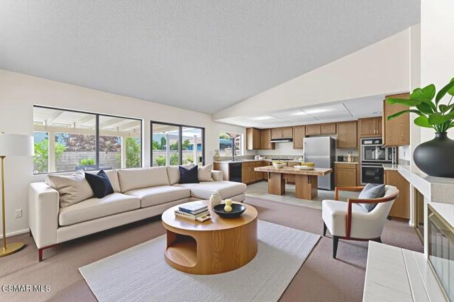 3116 Melody Lane, Simi Valley CA: https://media.crmls.org/mediaz/e2fd1a60-c287-4e46-b150-26bd40699675.jpg