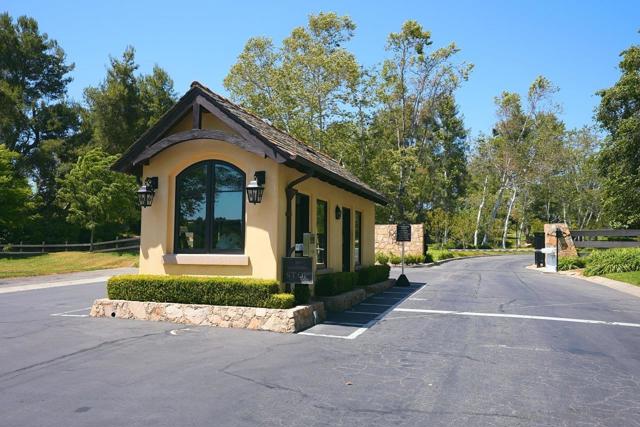 11 Country Glen Rd, Fallbrook CA: https://media.crmls.org/mediaz/e2fd22da-21ef-45ab-a7d5-71104bb6a617.jpg