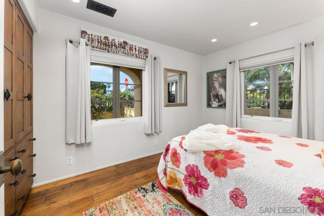 7344 Olivetas Ave, La Jolla CA: https://media.crmls.org/mediaz/e2fdb08f-b911-488e-a16d-b23fe48424cd.jpg