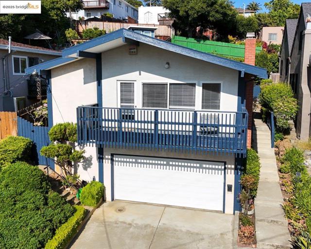 3312 Wisconsin St, Oakland CA: https://media.crmls.org/mediaz/e2fe1e44-e854-4ac3-bd1d-83aa059b9334.jpg