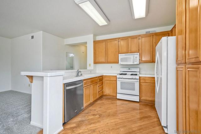 9633 West Canyon Terrace, San Diego CA: https://media.crmls.org/mediaz/e2fe29e0-0647-4e21-94e4-02c00128d3bd.jpg