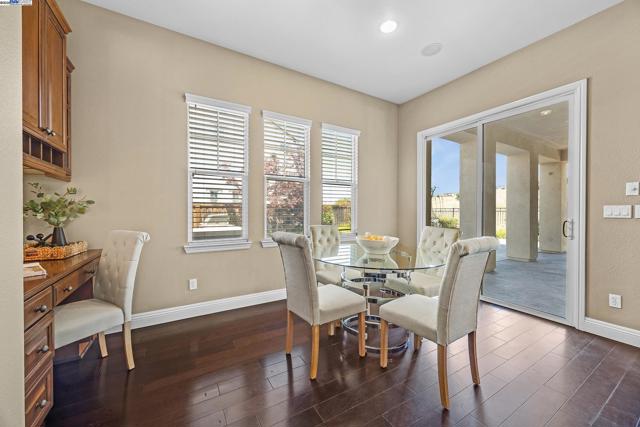 1359 Monterosso St, Danville CA: https://media.crmls.org/mediaz/e2feaa83-360a-4df6-9445-d62aa3c546f2.jpg