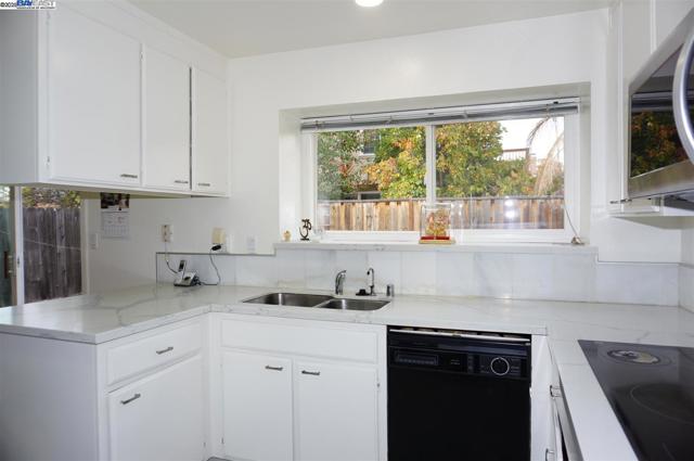 Image 21 of 43 For 236 Ottawa Way