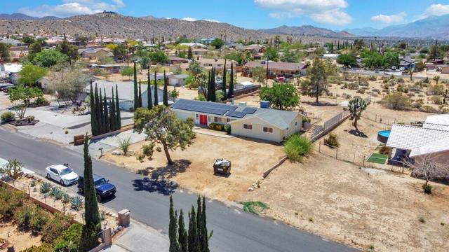 7592 Hanford Avenue, Yucca Valley CA: https://media.crmls.org/mediaz/e2ff8f94-efe4-429e-8a2a-d913c74c5be3.jpg