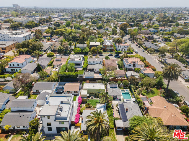 2311 Glencoe Avenue, Venice CA: https://media.crmls.org/mediaz/e2fff60e-e54d-45ca-bd2c-bc5082ff70e3.jpg