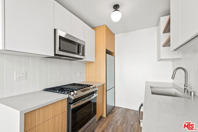 1563 Gordon Street, Los Angeles CA: https://media.crmls.org/mediaz/e30038f9-313e-4d18-92af-d456e9e5520f.jpg