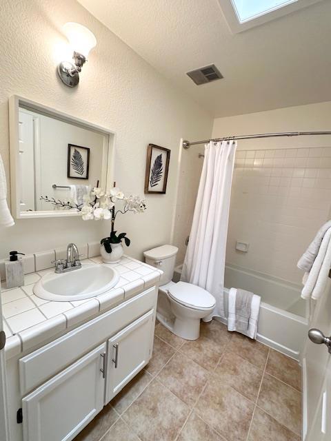 8 Arch Street, Redwood City CA: https://media.crmls.org/mediaz/e3013cf9-86b3-4709-8fd4-5f8881670cf6.jpg