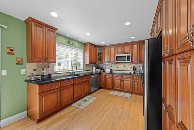 151 Tierra Del Sol, Hollister CA: https://media.crmls.org/mediaz/e3016a9d-f992-47fb-a93c-30e2e8383e6b.jpg