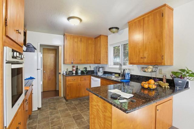 503 W Fox Court, Redwood City CA: https://media.crmls.org/mediaz/e301cb20-a80b-41e4-a6d1-bfbaf5199957.jpg