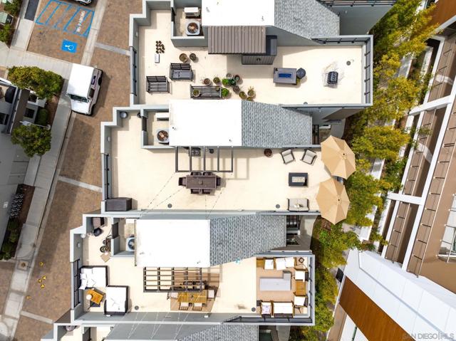 2511 State St, Carlsbad CA: https://media.crmls.org/mediaz/e301d6ef-ef35-40e9-bd56-d37077e6862d.jpg
