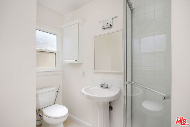 614 S Orange Drive, Los Angeles CA: https://media.crmls.org/mediaz/e301da6a-9558-472c-9546-7d57dd48bbd6.jpg