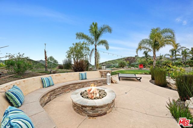 5105 Via El Cerro, Newbury Park CA: https://media.crmls.org/mediaz/e301dfb6-c0e7-43f1-aeb9-1d5822005e99.jpg