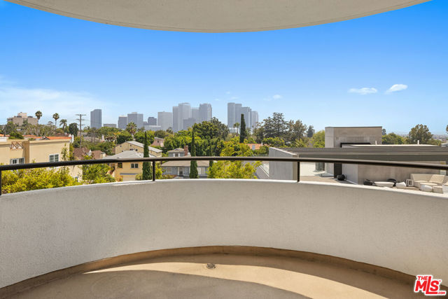 10560 Wilshire Boulevard, Los Angeles CA: https://media.crmls.org/mediaz/e301e2c8-02c8-46c2-b512-7585330448c9.jpg