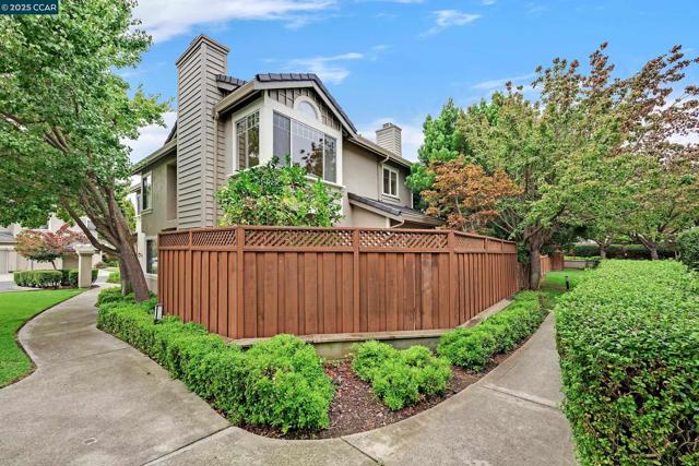 422 Sutton Cir, Danville CA: https://media.crmls.org/mediaz/e303a879-9b6a-4b7a-956d-89189f4ae240.jpg