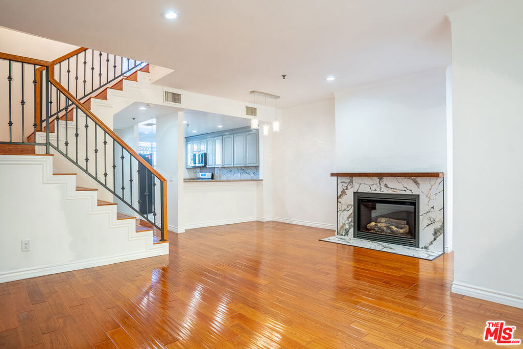1030 S Norton Avenue #6