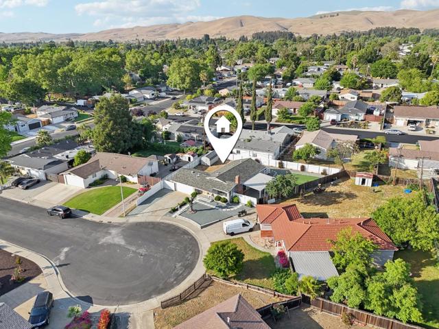 4273 Glazier Court, Concord CA: https://media.crmls.org/mediaz/e3049312-9fbb-4ad4-80b2-b6b37f8a4b27.jpg